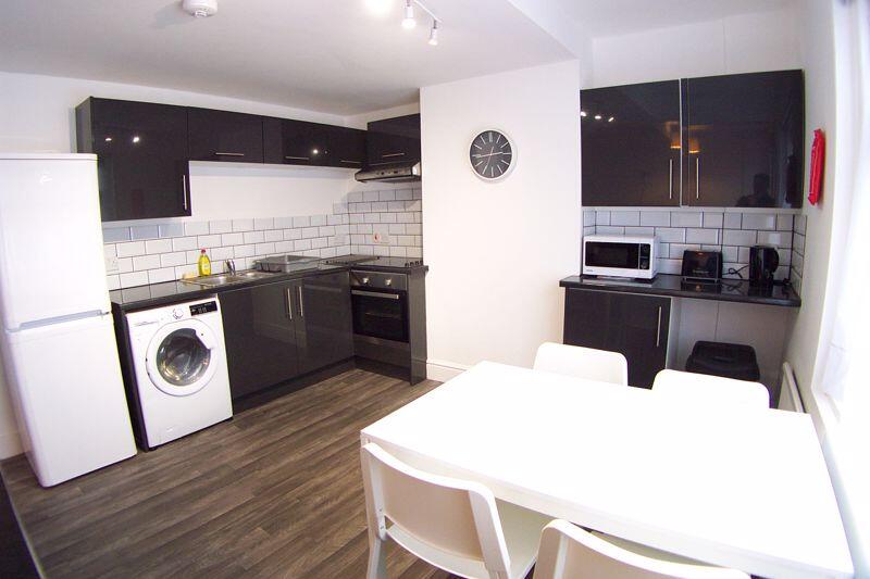 2 bed 1st Floor Flat for rent in Leeds. From Castlehill - Headingley