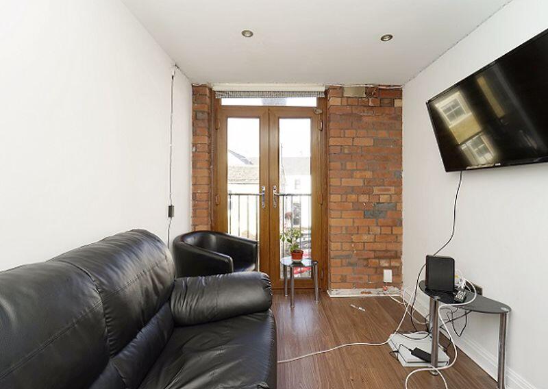 3 bed 1st Floor Flat for rent in Leeds. From Castlehill - Headingley