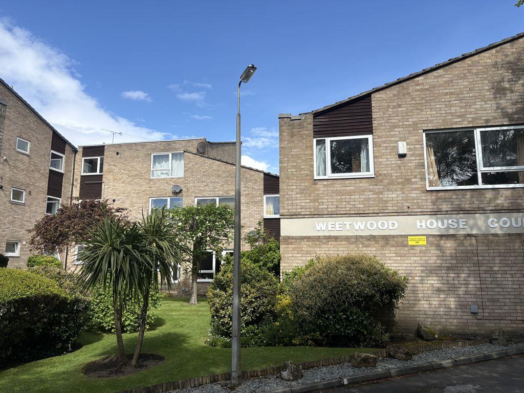 2 bed 1st Floor Flat for rent in Bramhope. From Castlehill - Headingley