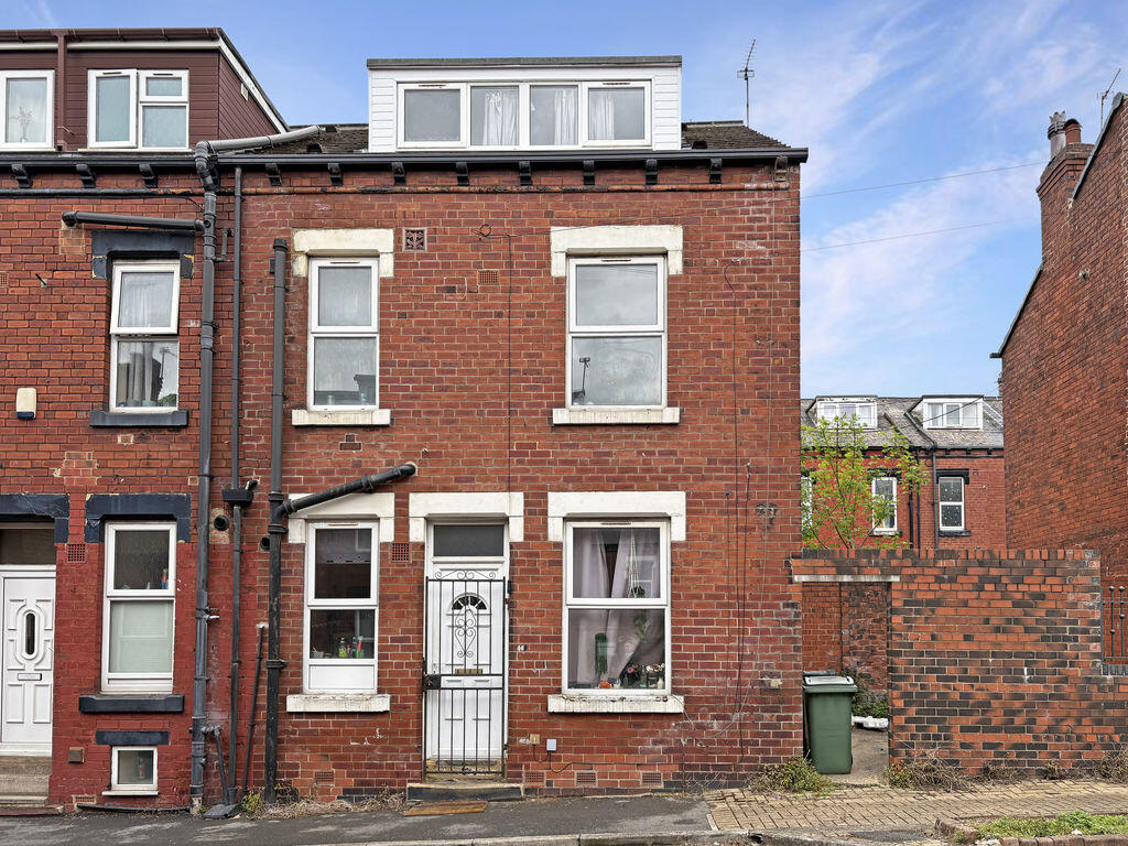2 bed Mid Terraced House for rent in Leeds. From Castlehill - Headingley 2 bed Mid Terraced House for rent in Leeds. From Castlehill - Headingley