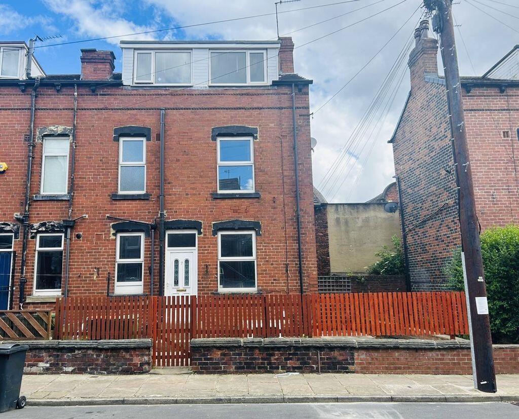 3 bed Mid Terraced House for rent in Troydale. From Castlehill - Headingley