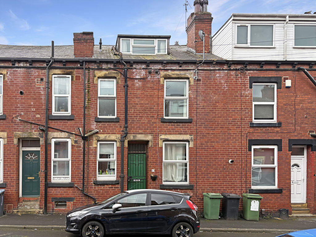 2 bed Mid Terraced House for rent in Leeds. From Castlehill - Headingley 2 bed Mid Terraced House for rent in Leeds. From Castlehill - Headingley