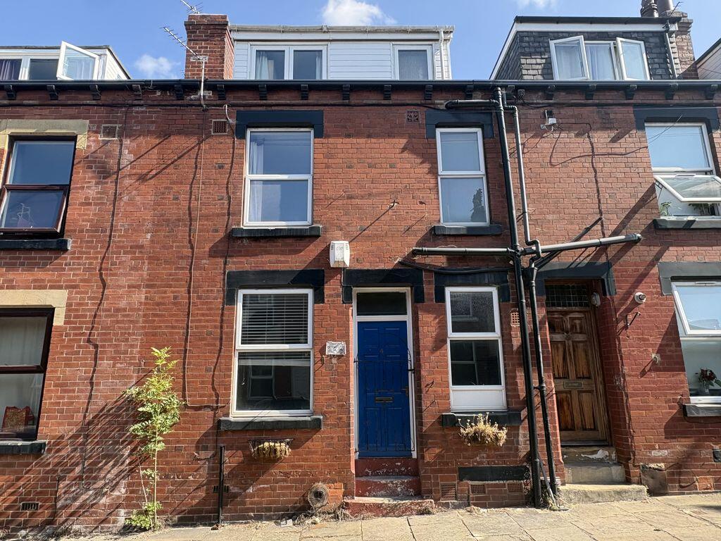 2 bed Mid Terraced House for rent in Leeds. From Castlehill - Headingley 2 bed Mid Terraced House for rent in Leeds. From Castlehill - Headingley