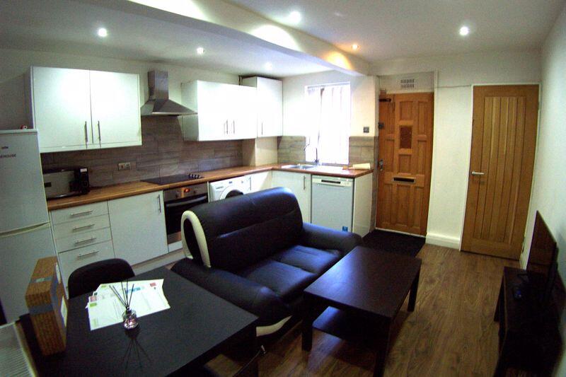 1 bed 1st Floor Flat for rent in Leeds. From Castlehill - Headingley 1 bed 1st Floor Flat for rent in Leeds. From Castlehill - Headingley
