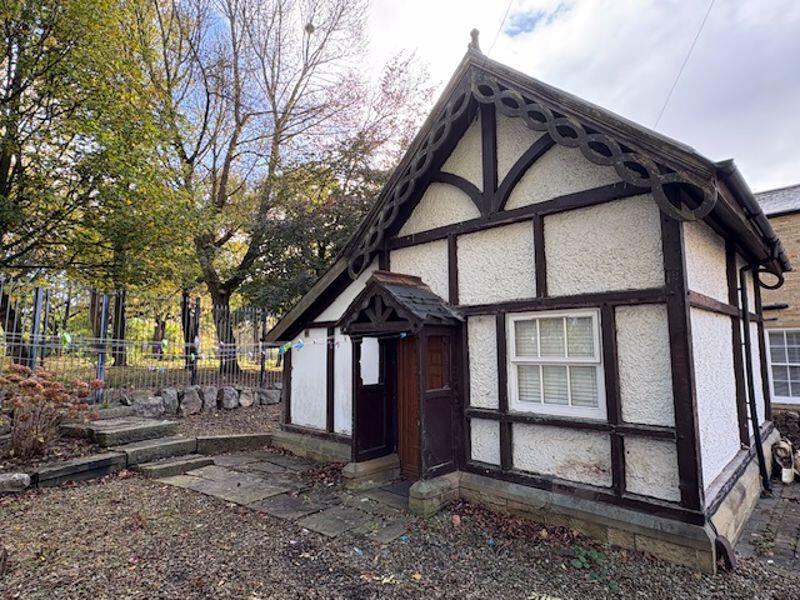 1 bed Mid Terraced House for rent in Leeds. From Castlehill - Headingley