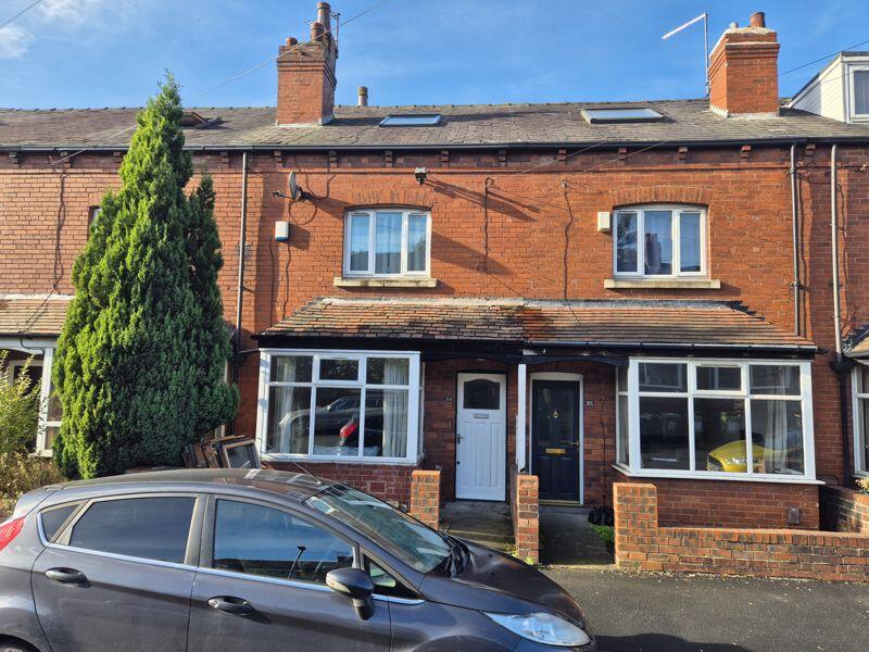 4 bed Mid Terraced House for rent in Leeds. From Castlehill - Headingley 4 bed Mid Terraced House for rent in Leeds. From Castlehill - Headingley