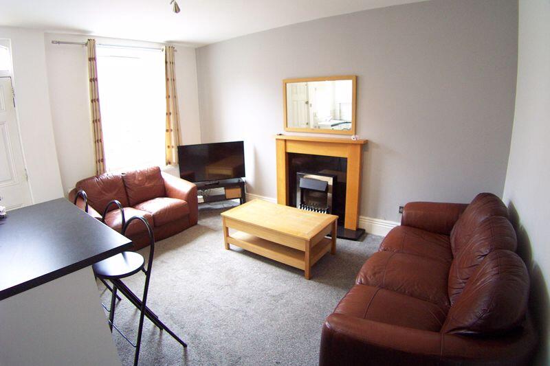 3 bed Mid Terraced House for rent in Leeds. From Castlehill - Headingley 3 bed Mid Terraced House for rent in Leeds. From Castlehill - Headingley