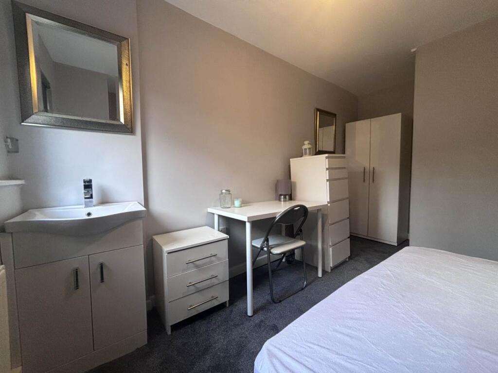 1 bed House Share for rent in Leeds. From Lets Live Leeds - Leeds