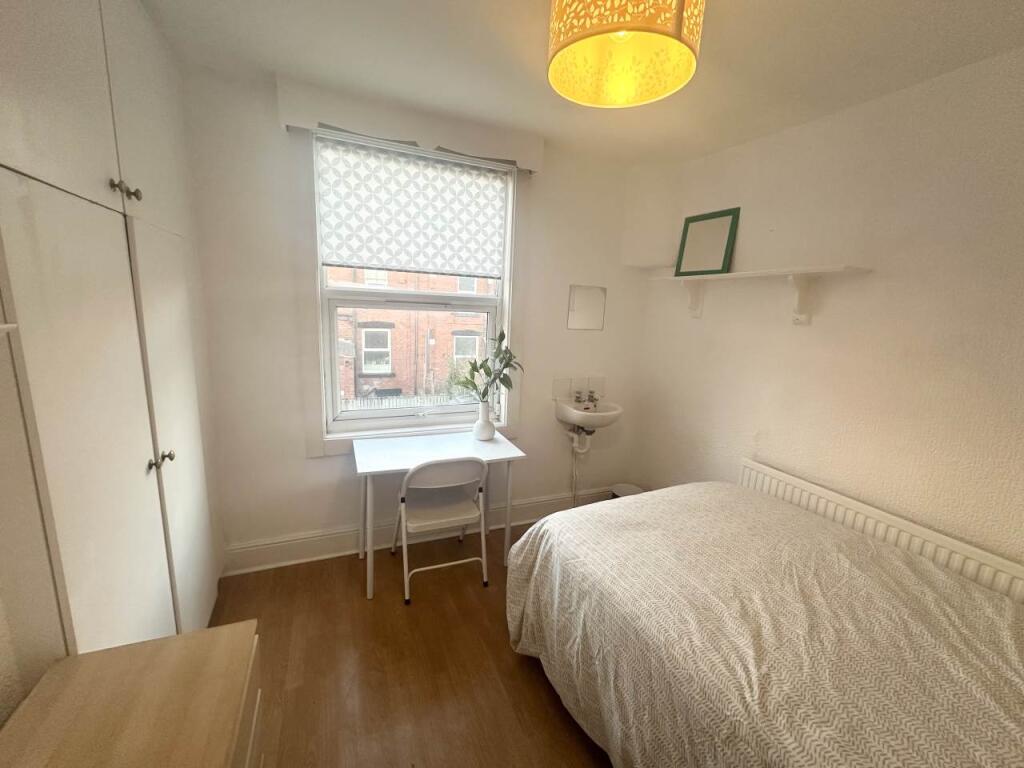 1 bed House Share for rent in Leeds. From Lets Live Leeds - Leeds