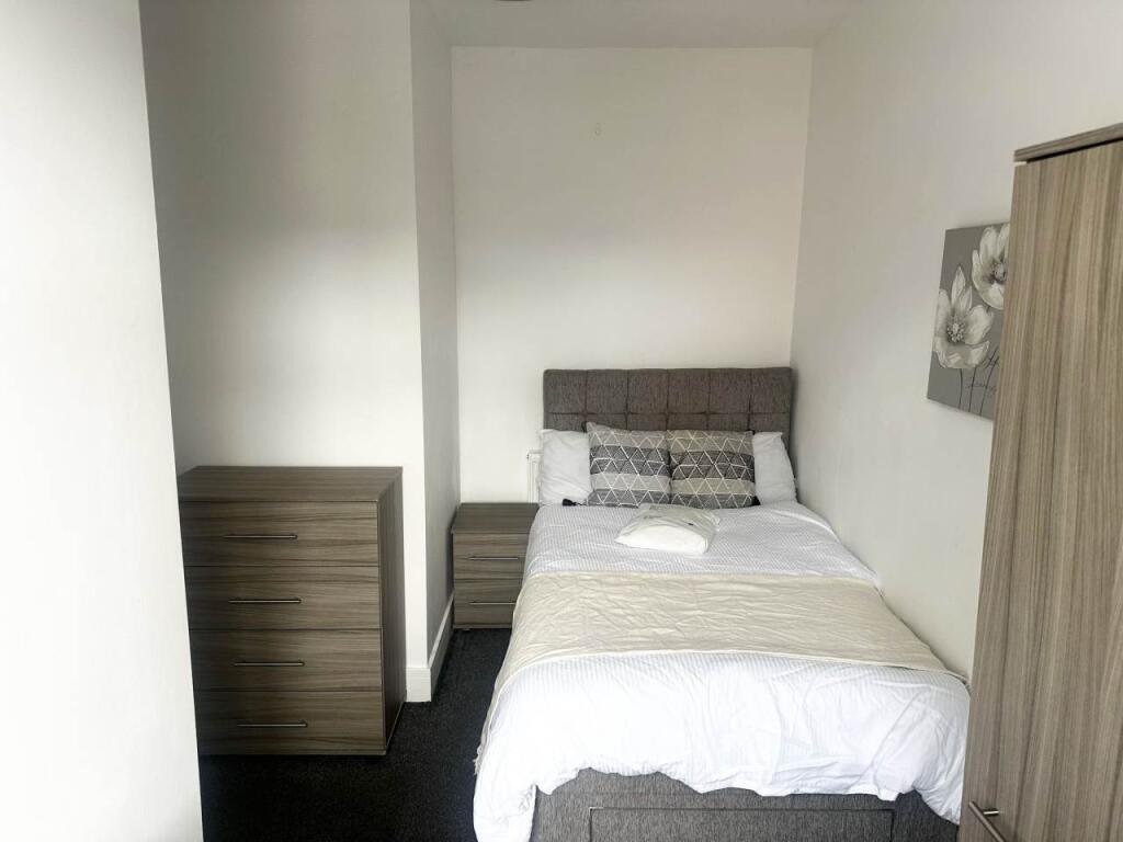 1 bed Detached for rent in Leeds. From Lets Live Leeds - Leeds