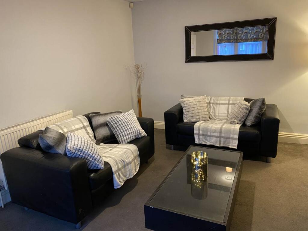 4 bed Detached for rent in Leeds. From Lets Live Leeds - Leeds