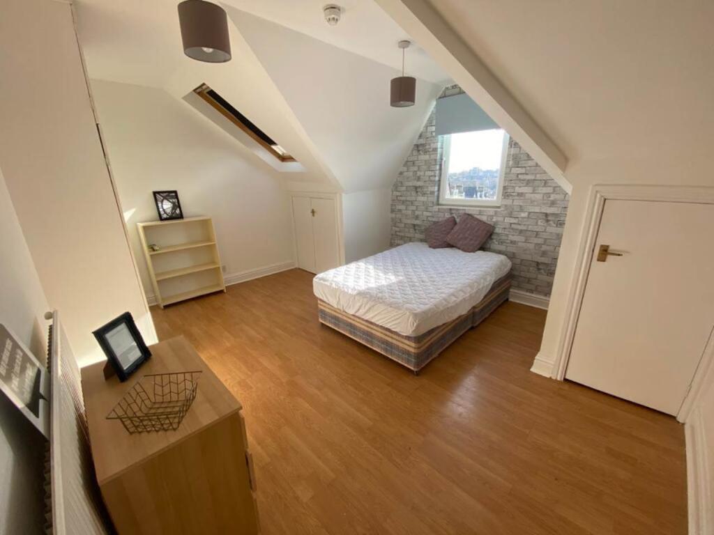 6 bed House Share for rent in Leeds. From Lets Live Leeds - Leeds