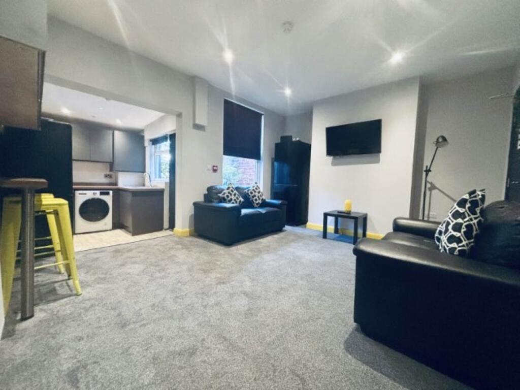 1 bed House Share for rent in Leeds. From Lets Live Leeds - Leeds