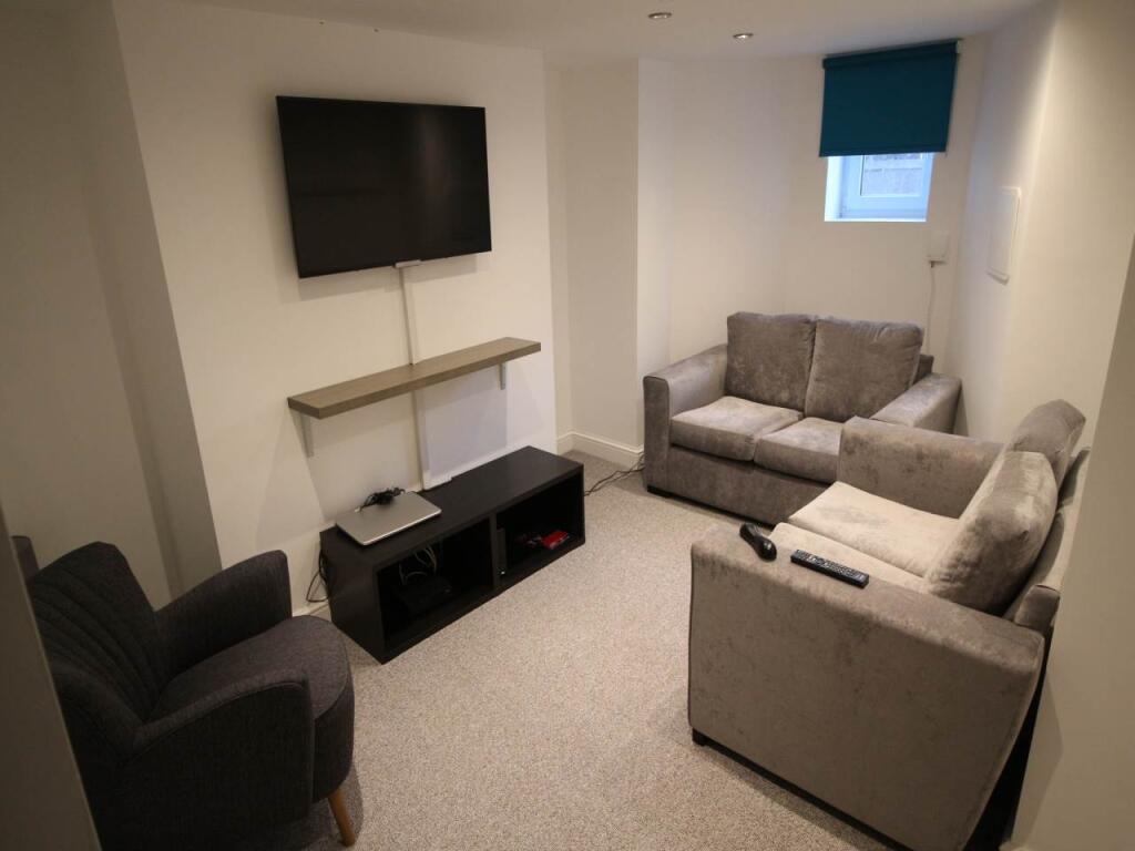 6 bed House Share for rent in Leeds. From Lets Live Leeds - Leeds