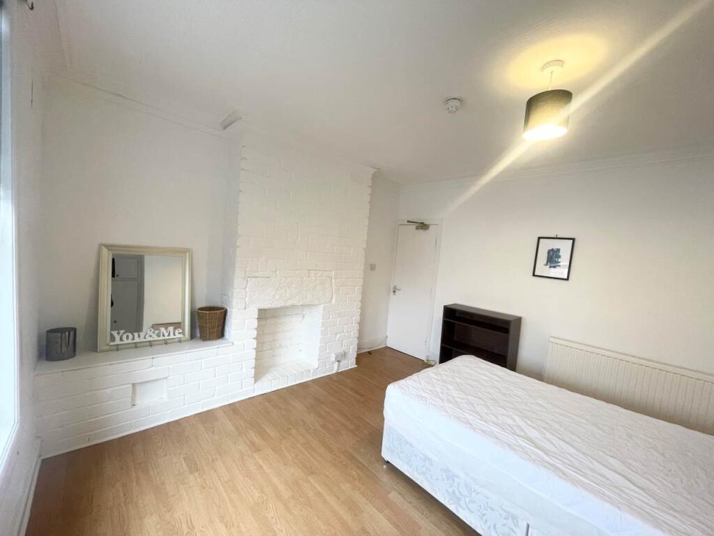 6 bed House Share for rent in Leeds. From Lets Live Leeds - Leeds