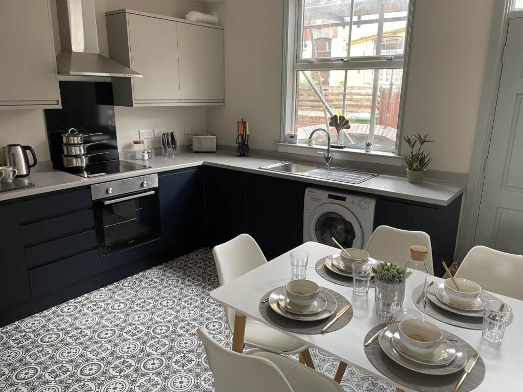 5 bed House Share for rent in Leeds. From Lets Live Leeds - Leeds