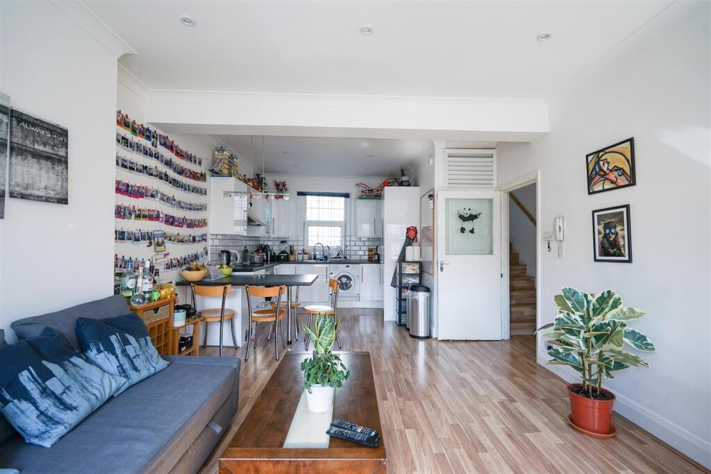 2 bed Apartment for rent in Camden Town. From McHugh & Co - London