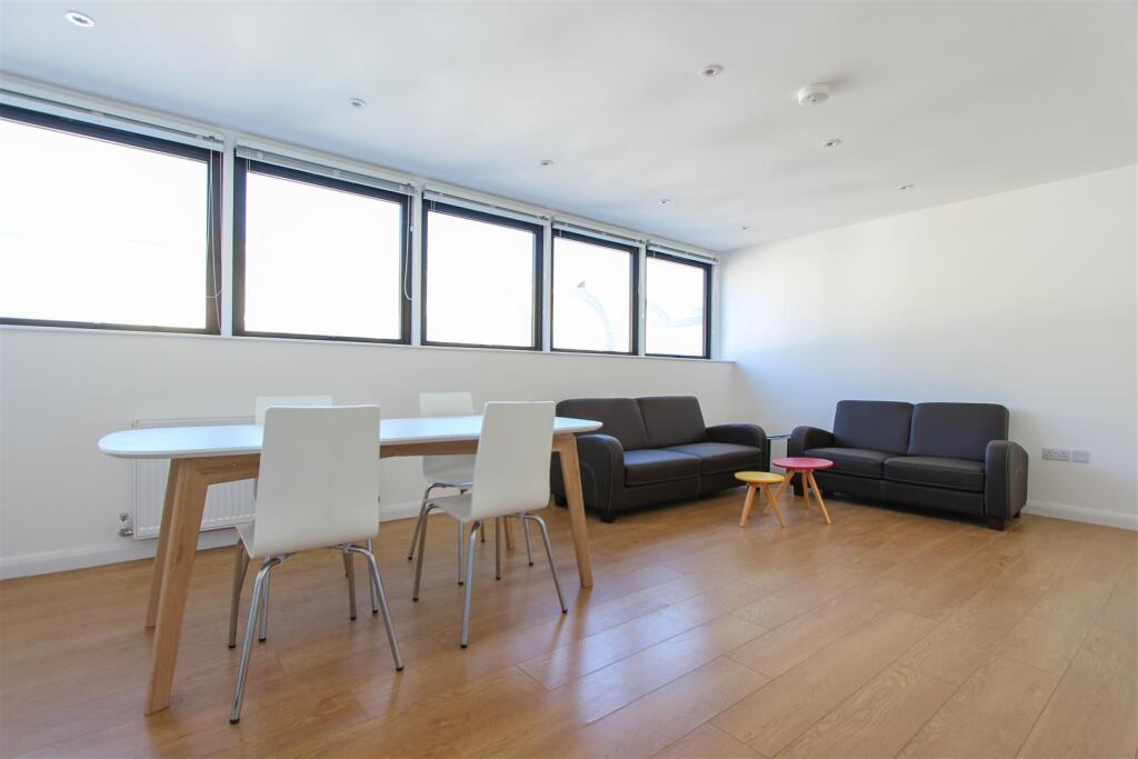 2 bed Apartment for rent in Camden Town. From McHugh & Co - London