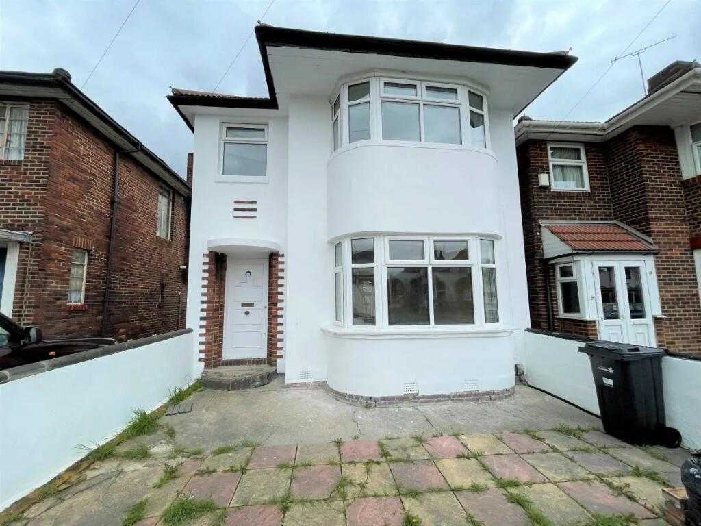 3 bed Detached House for rent in Ilford. From Waterfronts