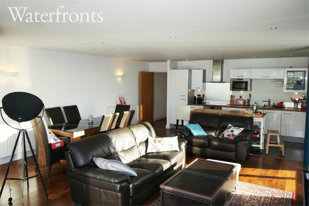 3 bed Apartment for rent in Poplar. From Waterfronts