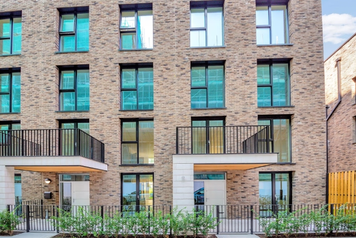 4 bed Town House for rent in London. From Waterfronts