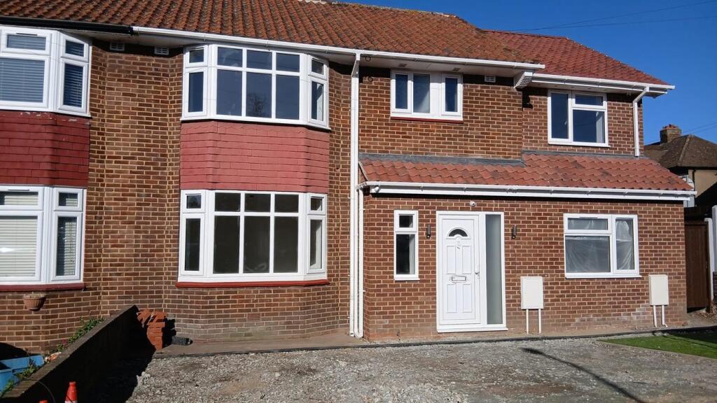 1 bed Apartment for rent in Romford. From Waterfronts