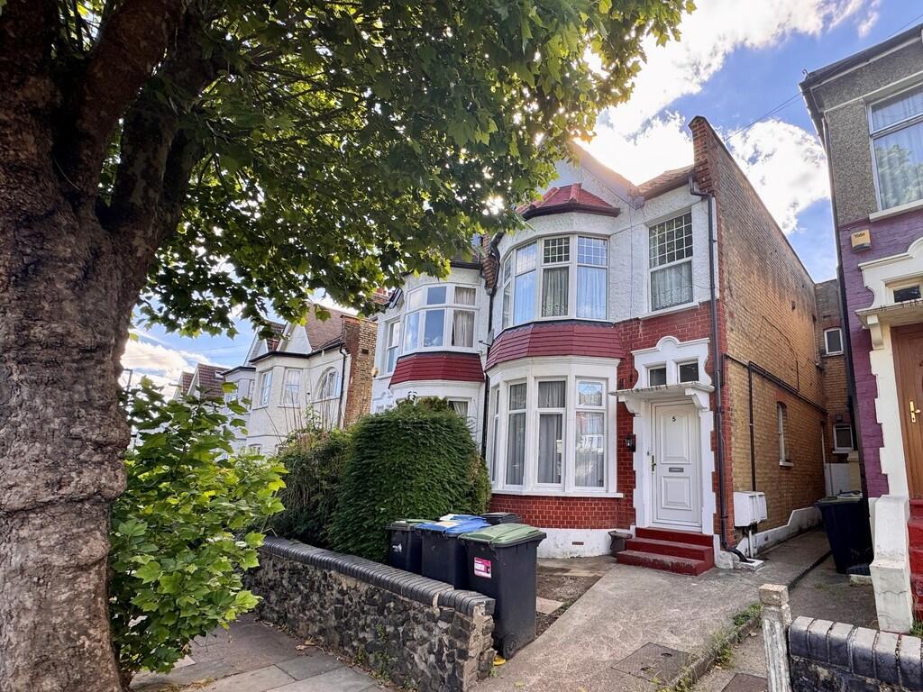 2 bed 1st Floor Flat for rent in Southgate. From Wilkinson Bryne 2 bed 1st Floor Flat for rent in Southgate. From Wilkinson Bryne