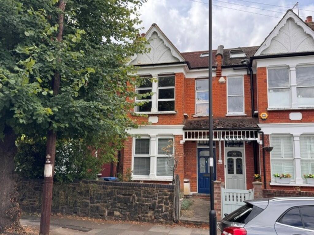 3 bed 1st Floor Flat for rent in Wood Green. From Wilkinson Bryne