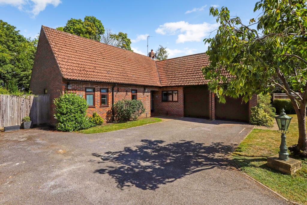 3 bed Bungalow for rent in Rowledge. From Andrew Lodge - Farnham