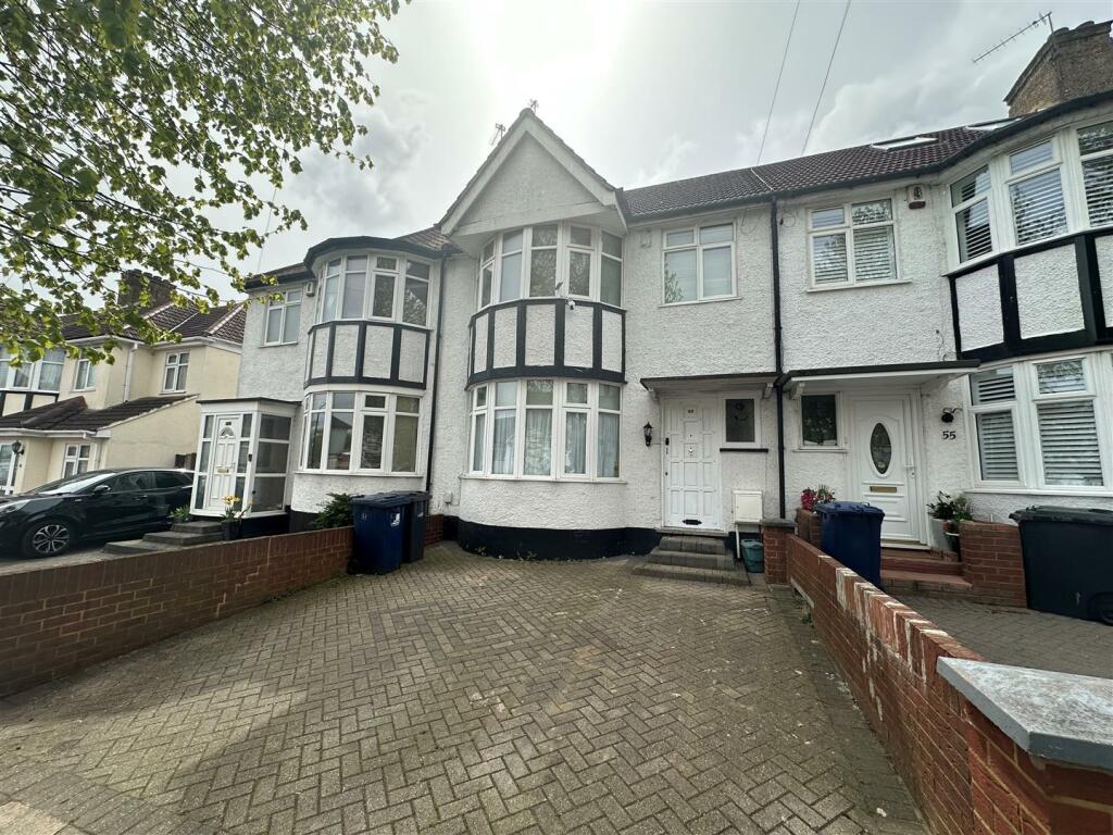 3 bed Mid Terraced House for rent in Greenford. From Daniels Estate Agents - Sudbury / Wembley