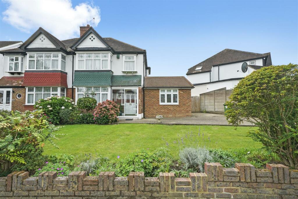 4 bed Semi-Detached House for rent in Wembley. From Daniels Estate Agents - Sudbury / Wembley