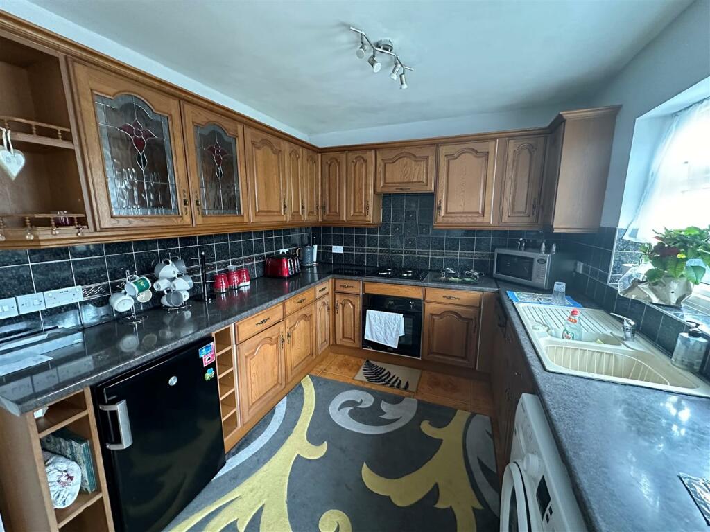 5 bed Semi-Detached House for rent in Harrow. From Daniels Estate Agents - Sudbury / Wembley