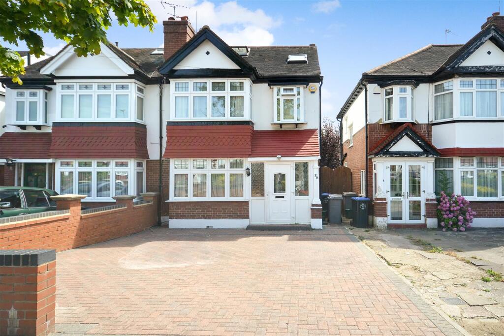 4 bed Semi Detached for rent in Wembley. From Daniels - North Wembley 4 bed Semi Detached for rent in Wembley. From Daniels - North Wembley