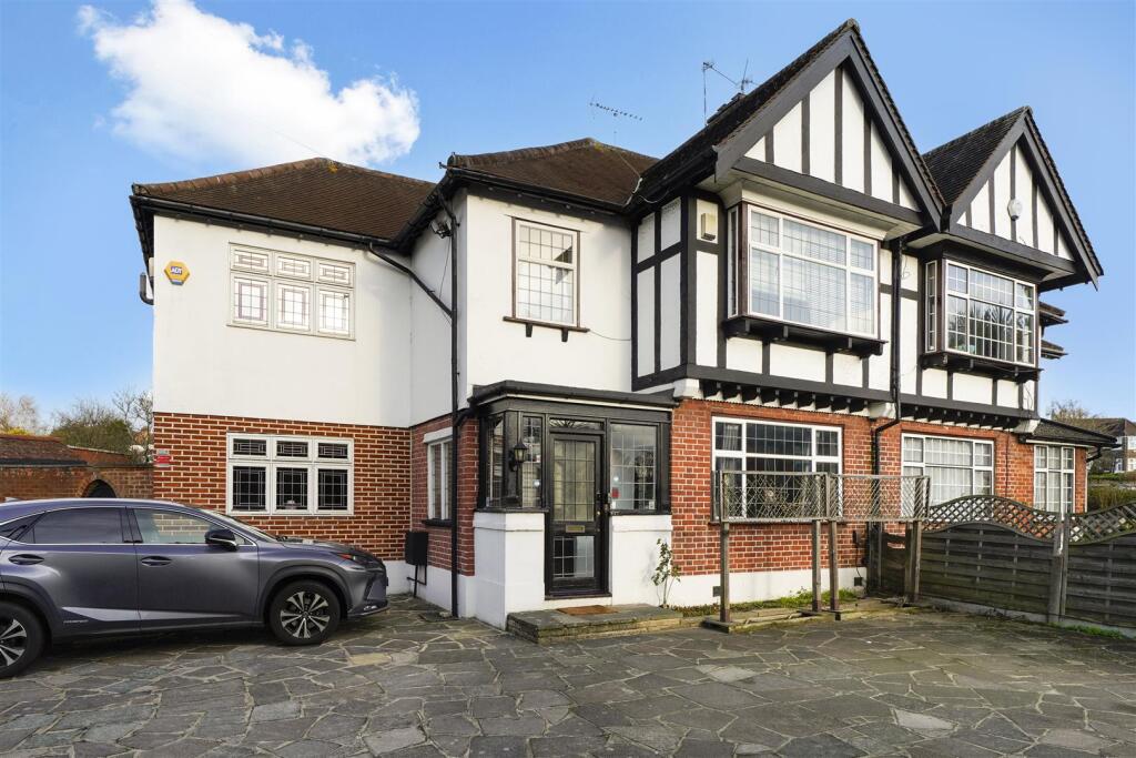5 bed Semi Detached for rent in Harrow. From Daniels - North Wembley
