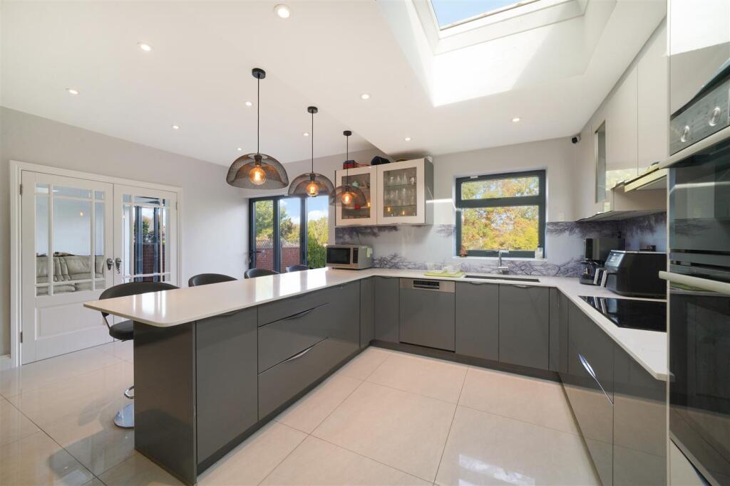 5 bed Semi Detached for rent in Wembley. From Daniels - North Wembley 5 bed Semi Detached for rent in Wembley. From Daniels - North Wembley