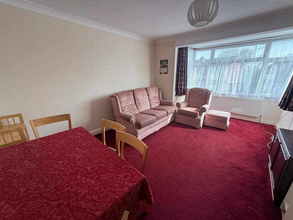 2 bed Annexe for rent in Wembley. From Daniels - North Wembley