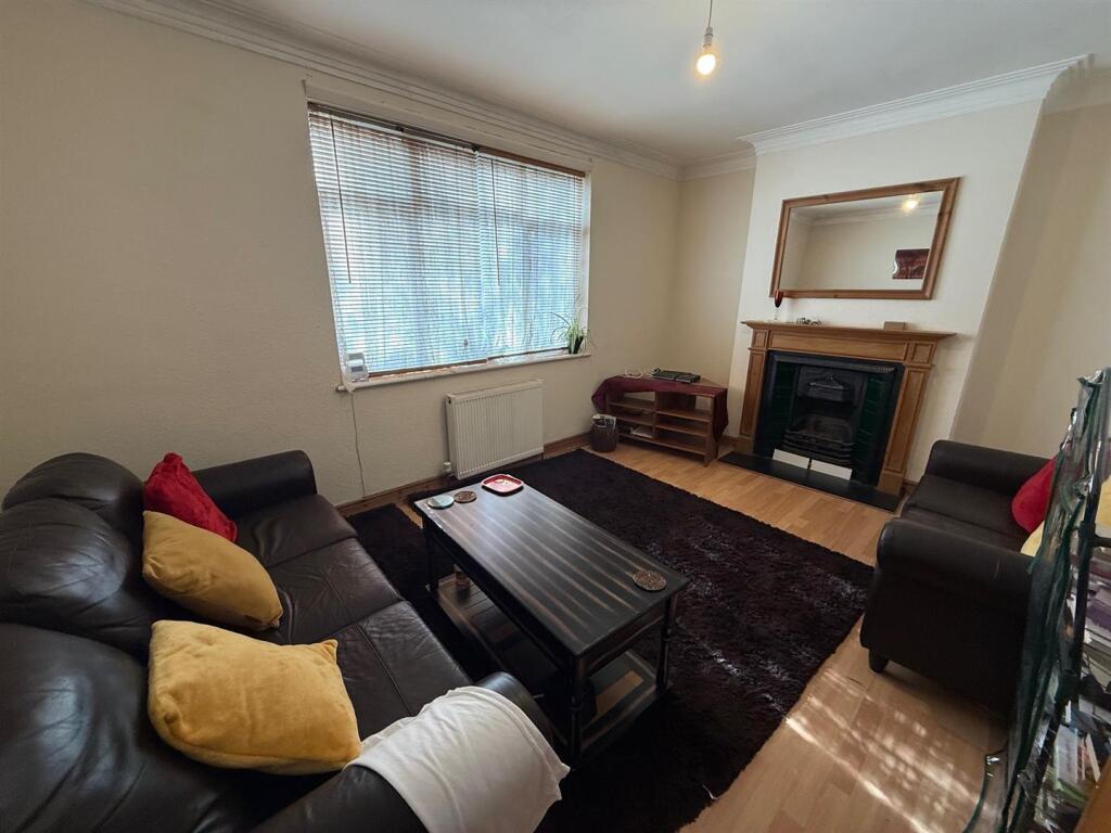 1 bed Annexe for rent in Greenford. From Daniels - North Wembley