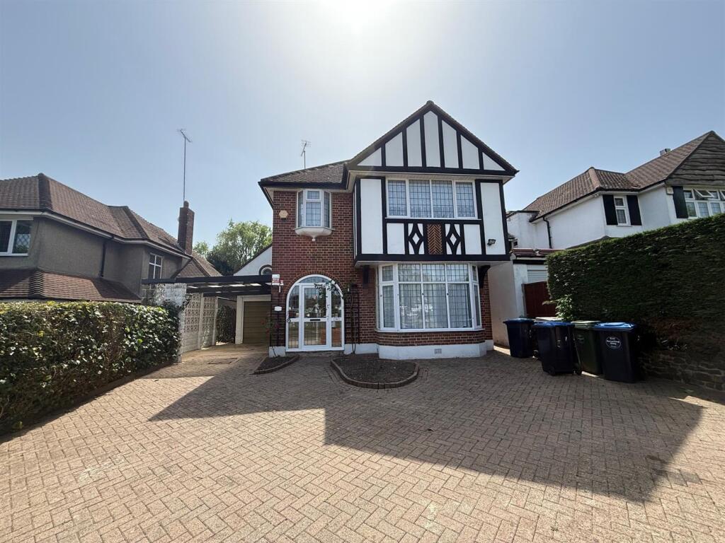 4 bed Detached for rent in Harrow. From Daniels - North Wembley