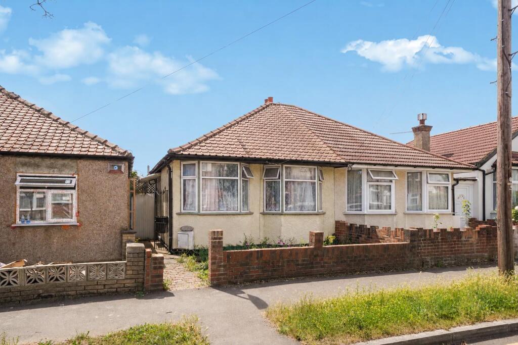 2 bed Terraced bungalow for rent in Wembley. From Daniels - North Wembley