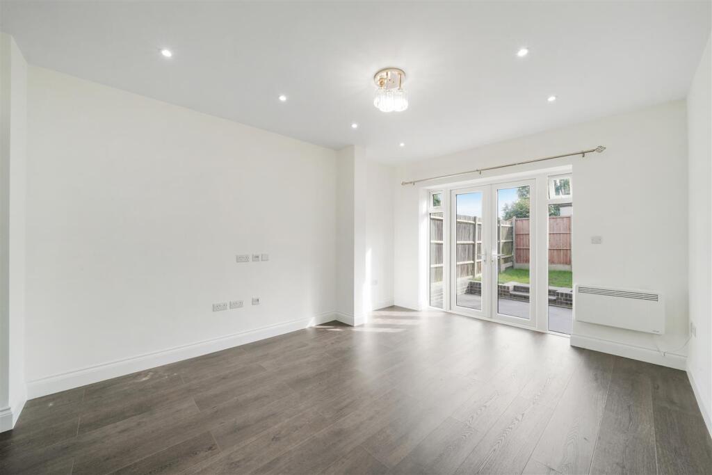 1 bed Semi Detached for rent in Greenford. From Daniels - North Wembley