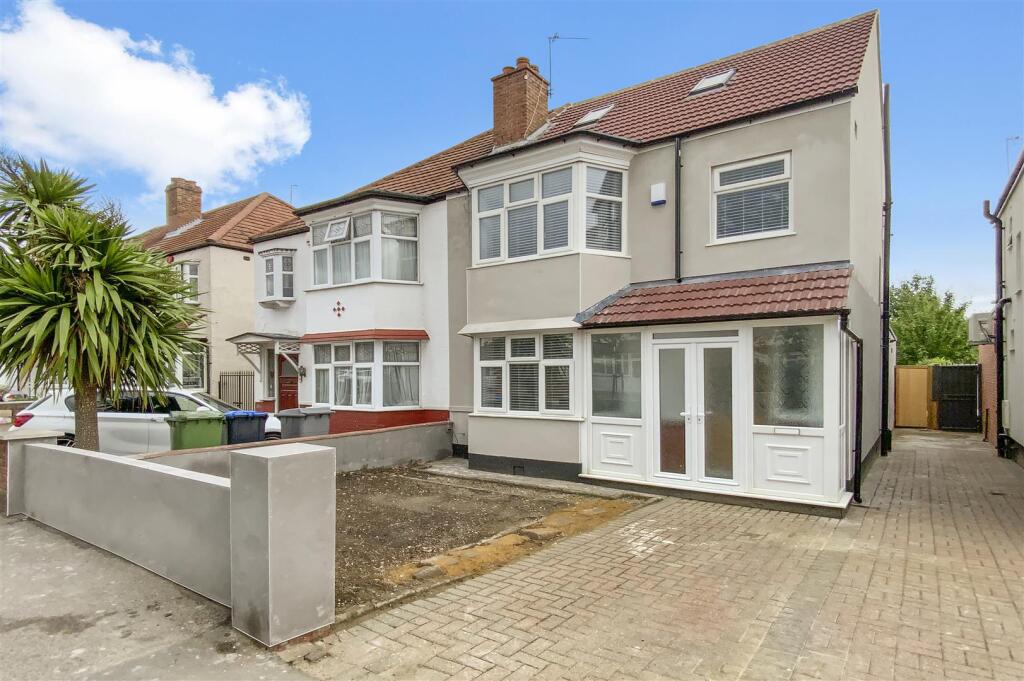 4 bed Semi Detached for rent in Wembley. From Daniels - North Wembley 4 bed Semi Detached for rent in Wembley. From Daniels - North Wembley