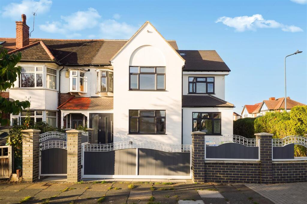 3 bed Annexe for rent in Wembley. From Daniels - North Wembley 3 bed Annexe for rent in Wembley. From Daniels - North Wembley