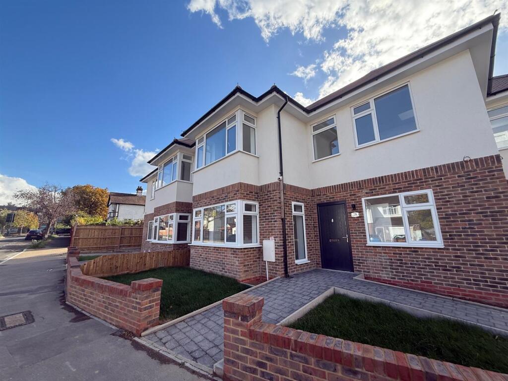 4 bed Semi Detached for rent in Wembley. From Daniels - North Wembley 4 bed Semi Detached for rent in Wembley. From Daniels - North Wembley