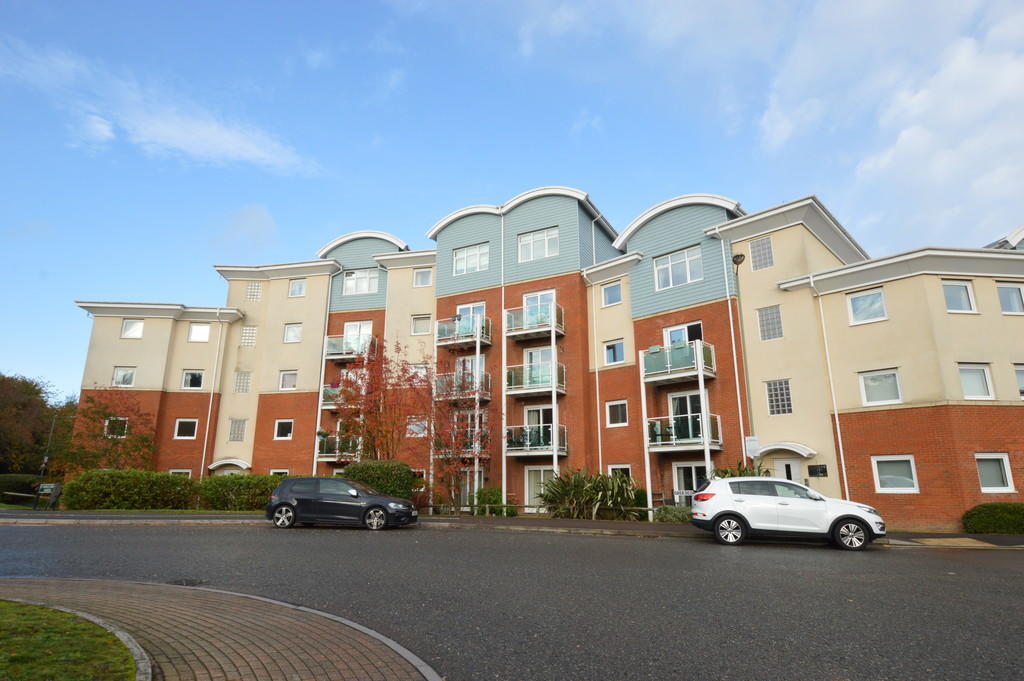 2 bed Apartment for rent in Redhill. From Lewis White Estate Agents - Reigate