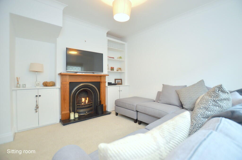 2 bed Mid Terraced House for rent in Reigate. From Lewis White Estate Agents - Reigate