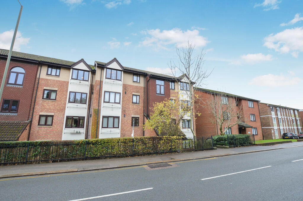 0 bed Studio for rent in Redhill. From Lewis White - Redhill