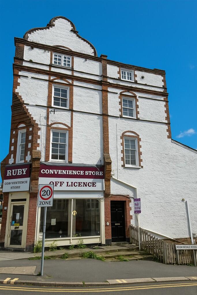 2 bed Apartment for rent in Reigate. From Lewis White - Redhill