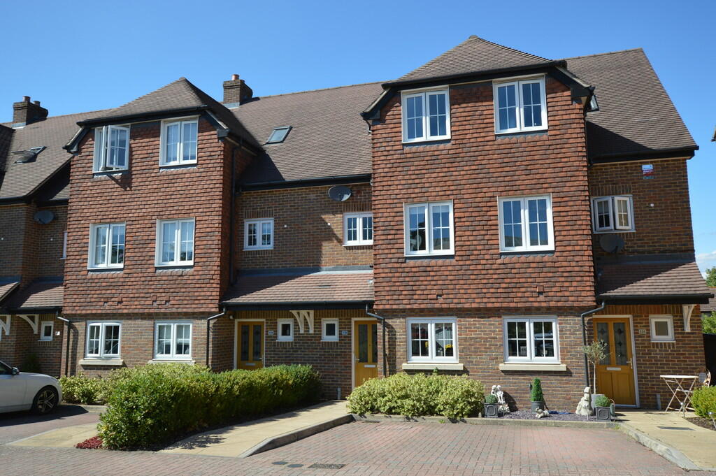3 bed Town House for rent in Redhill. From Lewis White - Redhill