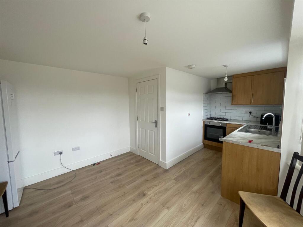 2 bed Apartment for rent in Southall. From Parkfields Estates - Southfield