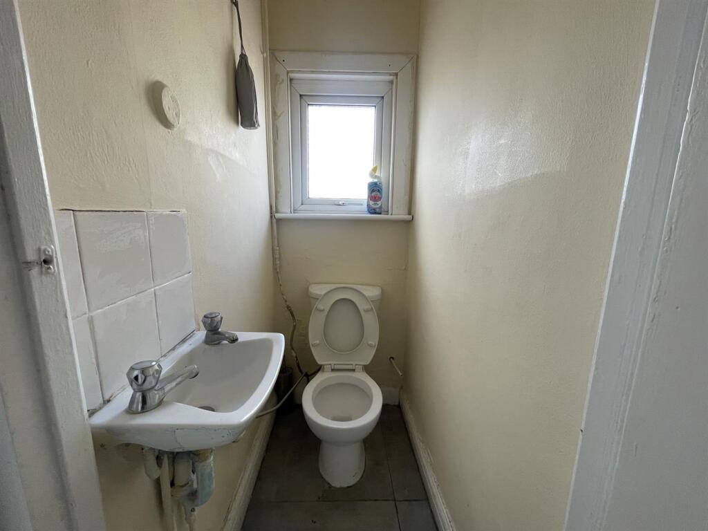 2 bed Detached for rent in Southall. From Parkfields Estates - Southfield